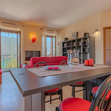 Como-blevio View + Private Garage בלביו